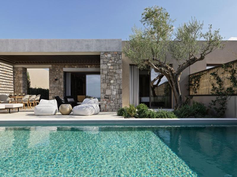 W Costa Navarino