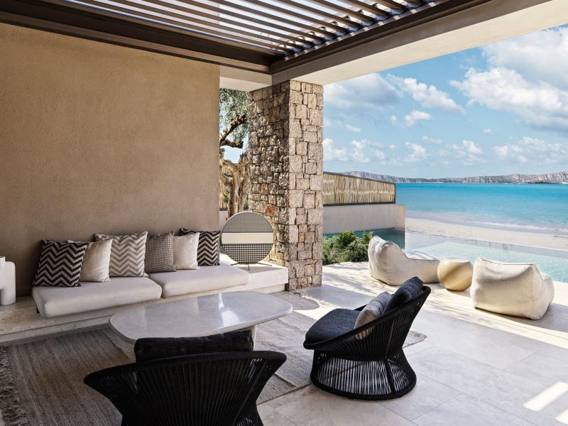 W Costa Navarino