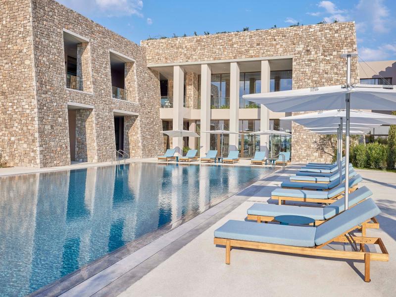 W Costa Navarino