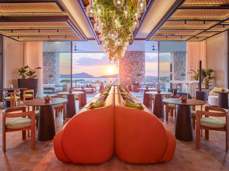 W Costa Navarino