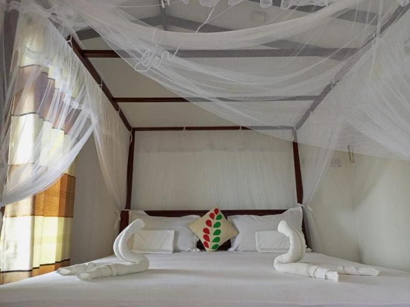 Rainbow Surf Beach Talpe