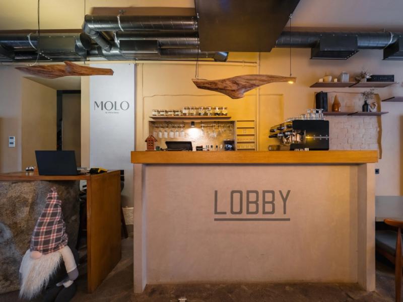 Molo