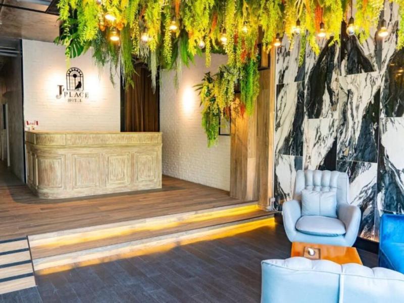 J Place Hotel