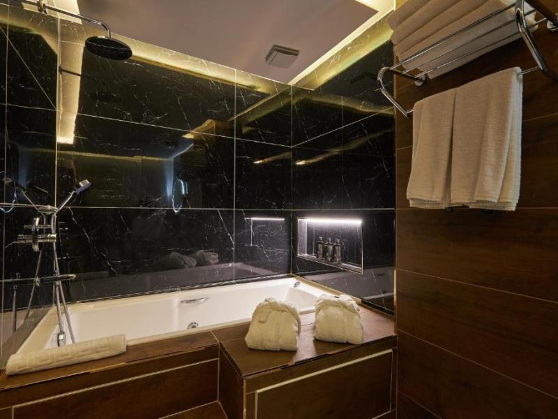 Operla Airport Hotels Trademark Collection By Wyndham