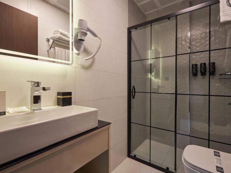 Operla Airport Hotels Trademark Collection By Wyndham