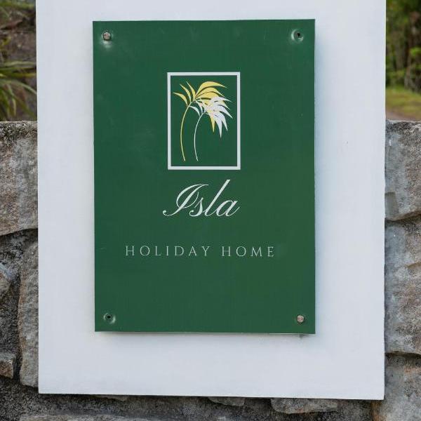 Isla Holiday Home