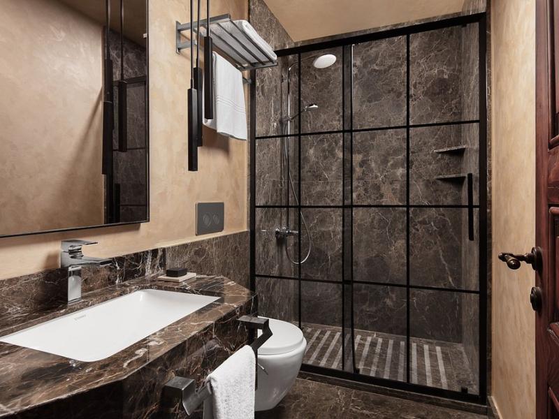 De Camondo Galata - Banque Building, A Tribute Portfolio
