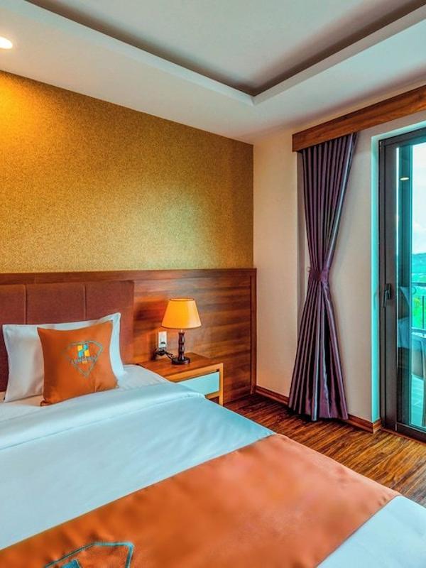 Night Sea Hotel