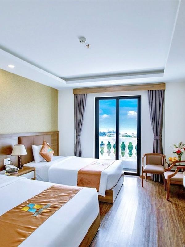 Night Sea Hotel