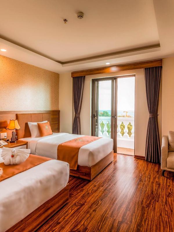 Night Sea Hotel