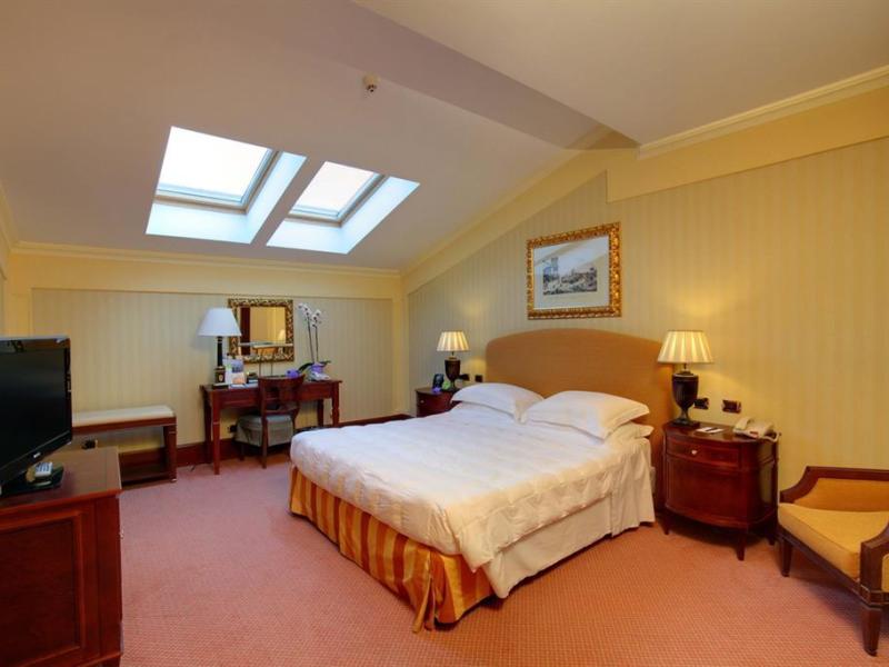 Excelsior Hilton
