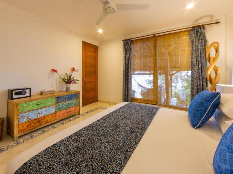 Aquamarine Beach Villas