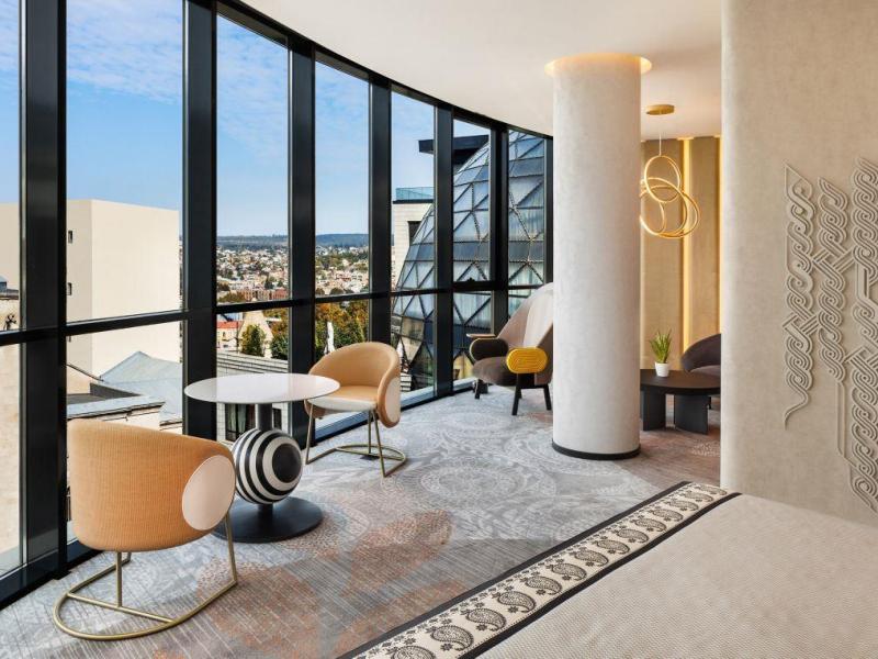 Paragraph Freedom Square, A Luxury Collection Hotel