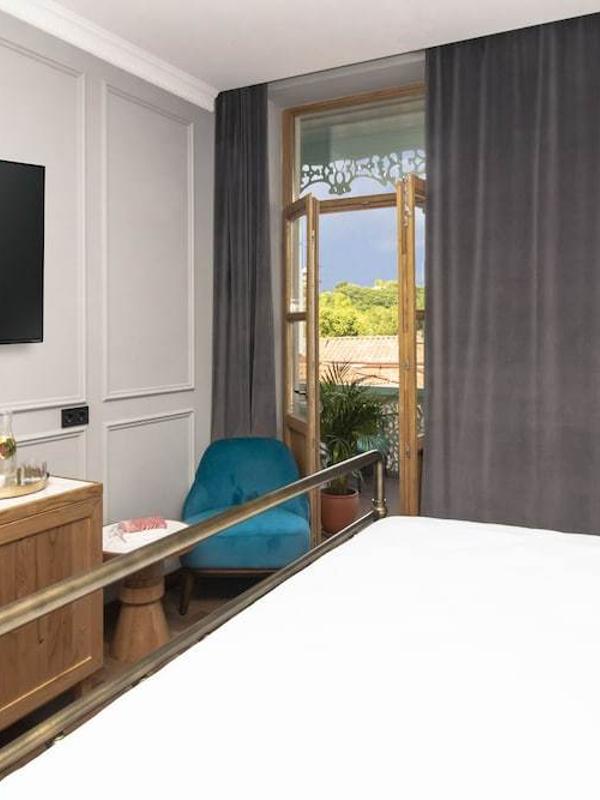 The Blue Fox Hotel