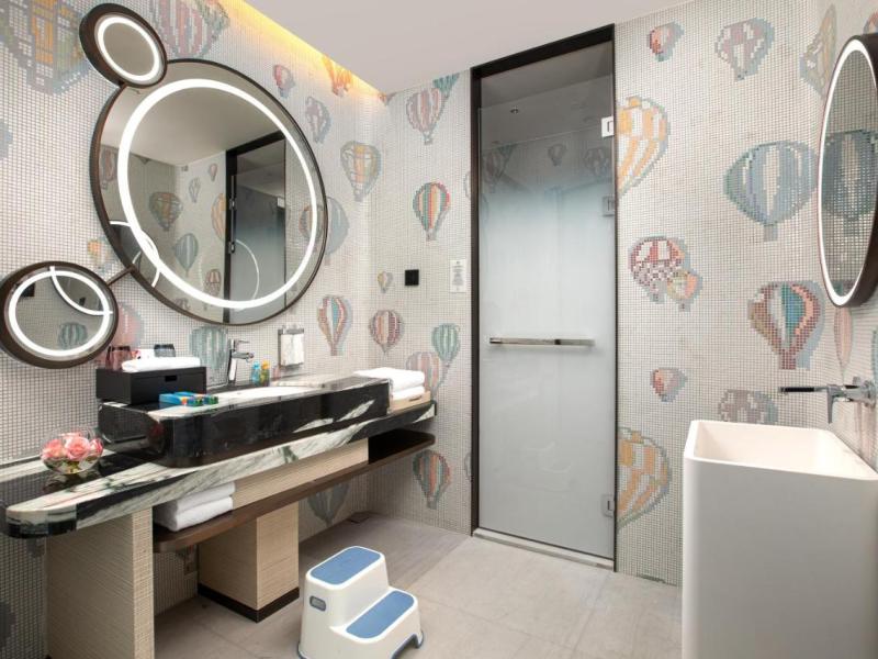 Hualuxe Sanya Yalong Bay Resort, an IHG Hotel