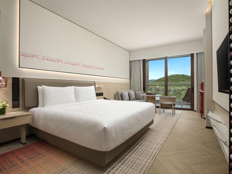 Hualuxe Sanya Yalong Bay Resort, an IHG Hotel