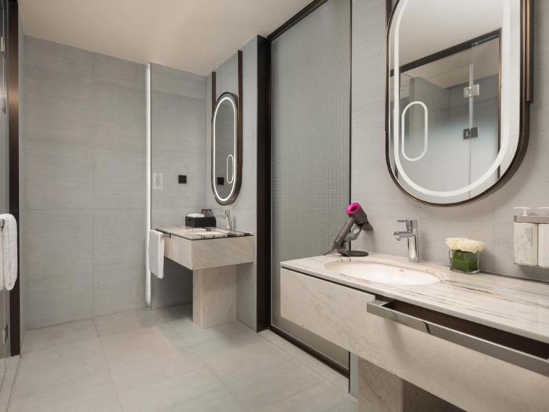 Hualuxe Sanya Yalong Bay Resort, an IHG Hotel