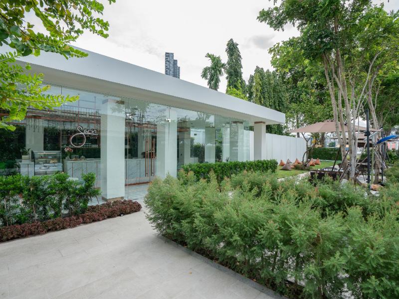 Away Bangkok Riverside Kene