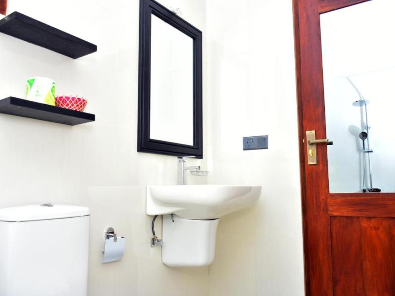 Aliya Aliya Hikkaduwa