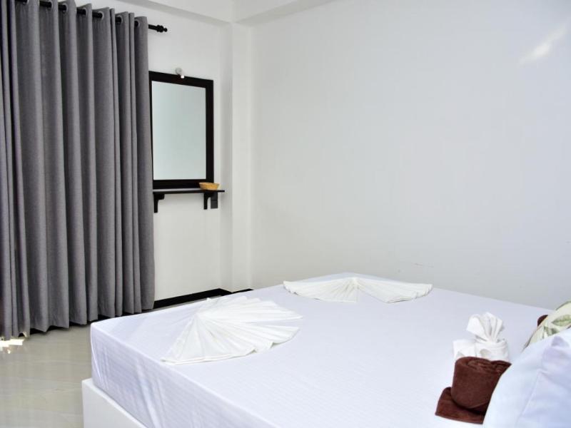 Aliya Aliya Hikkaduwa