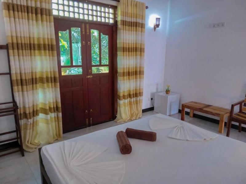 Aliya Aliya Hikkaduwa