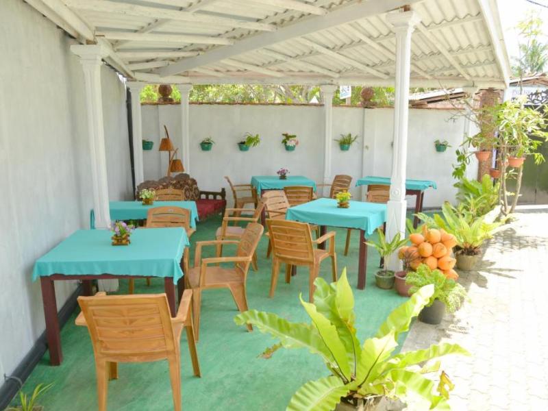 Travellers Hotel Hikkaduwa