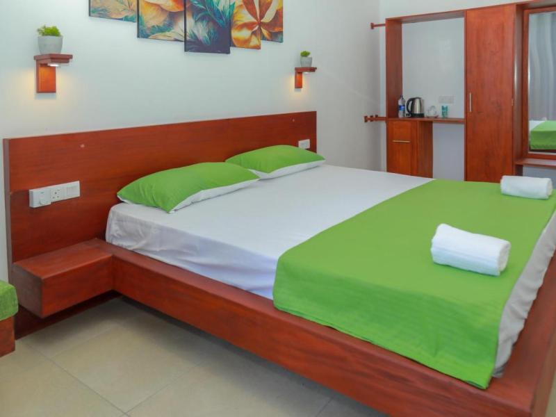 Travellers Hotel Hikkaduwa