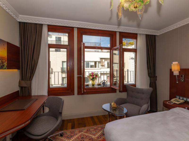 Blue Gilroy Hotel