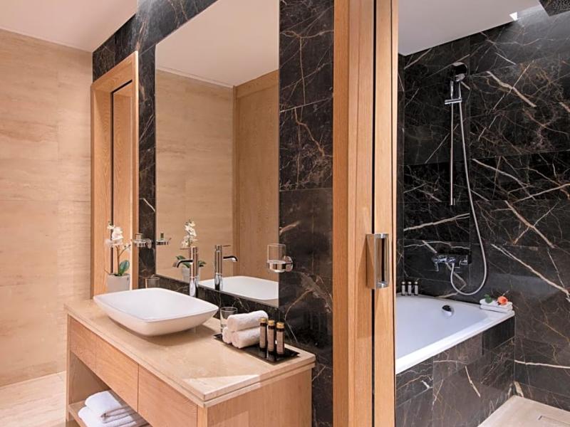 The Bentley Luxury Hotel and Suites
