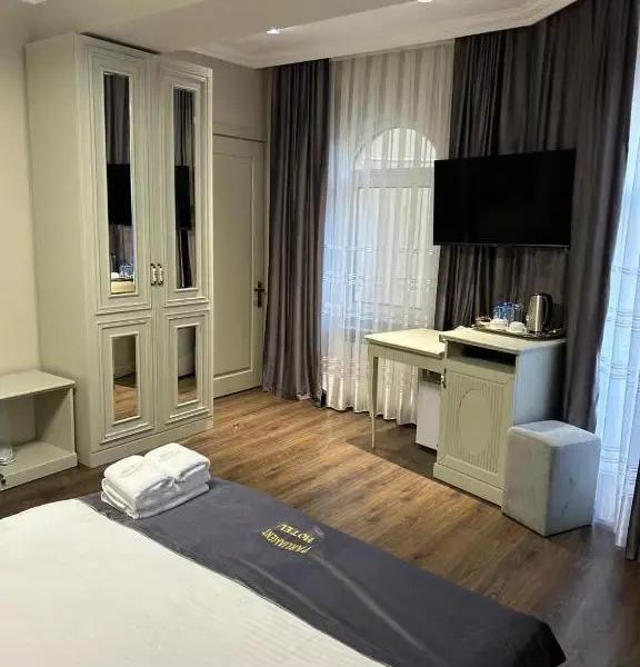 Parliament Hotel & Restaurant