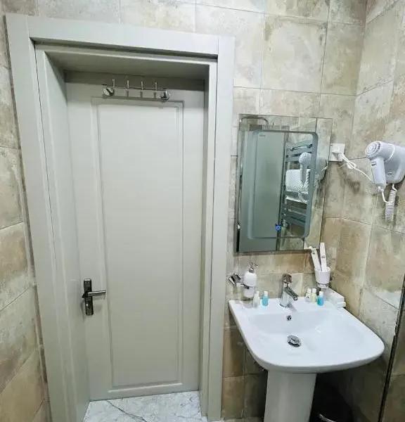 Parliament Hotel & Restaurant