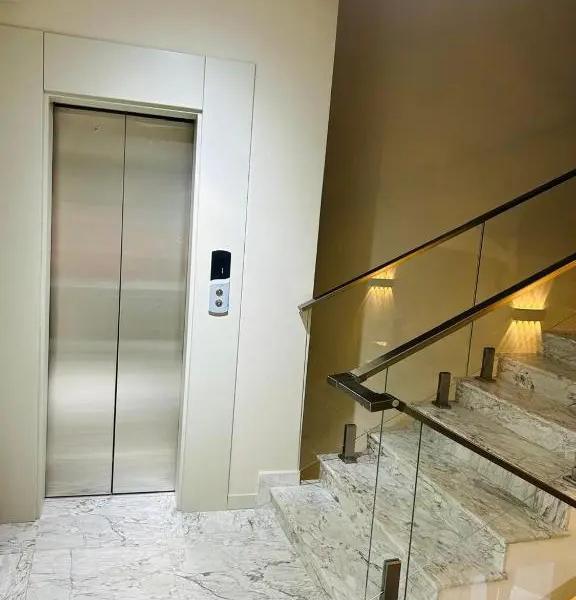 Parliament Hotel & Restaurant