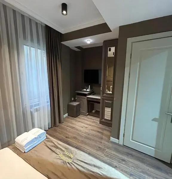 Parliament Hotel & Restaurant