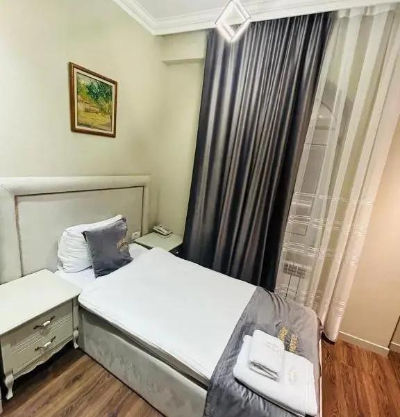 Parliament Hotel & Restaurant