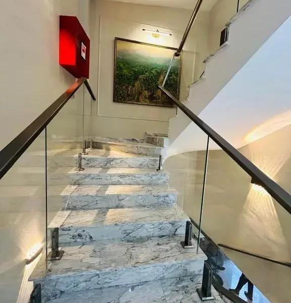 Parliament Hotel & Restaurant