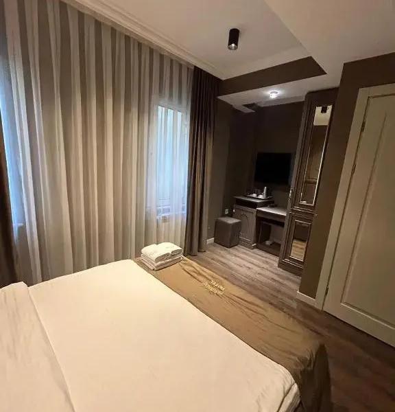 Parliament Hotel & Restaurant