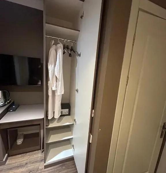 Parliament Hotel & Restaurant