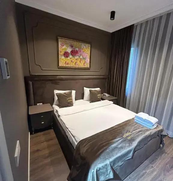 Parliament Hotel & Restaurant