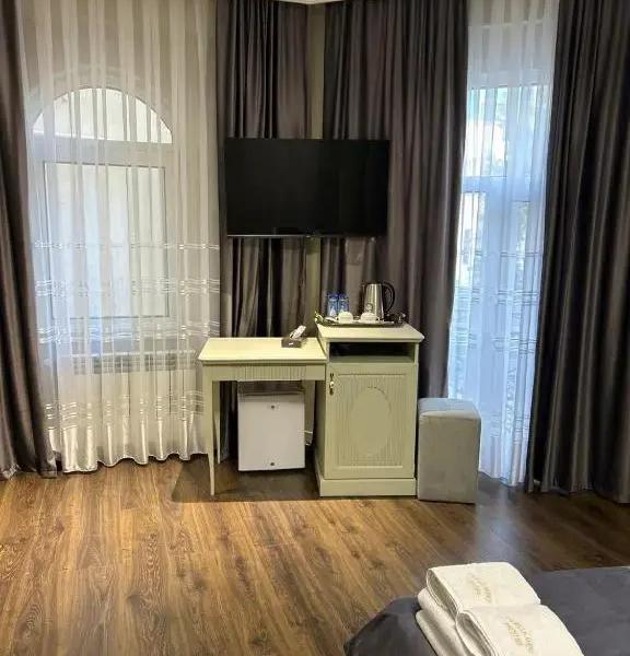 Parliament Hotel & Restaurant