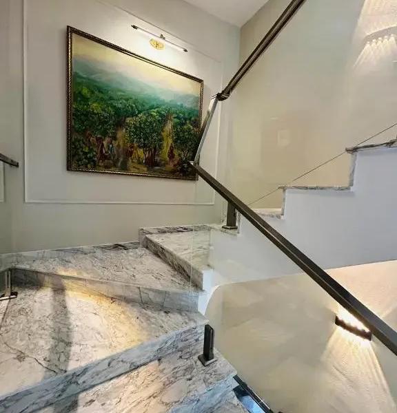 Parliament Hotel & Restaurant