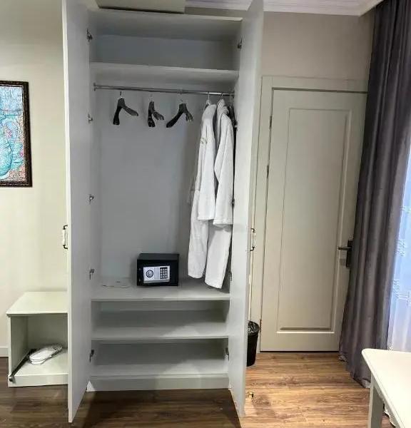 Parliament Hotel & Restaurant