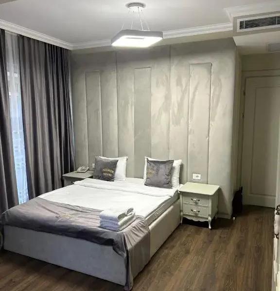 Parliament Hotel & Restaurant