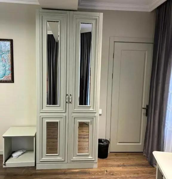 Parliament Hotel & Restaurant