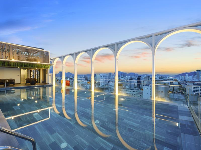 Golden Lotus Luxury Hotel Da Nang
