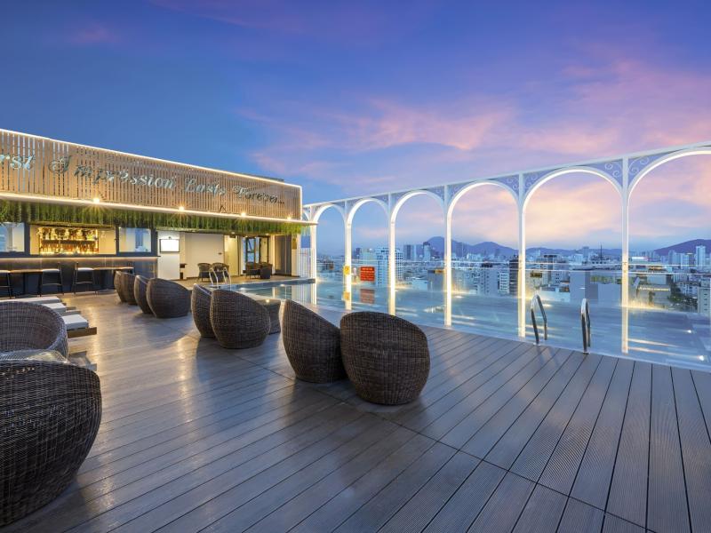 Golden Lotus Luxury Hotel Da Nang