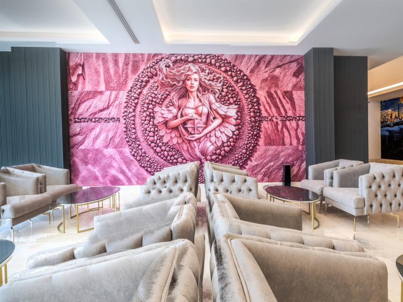 Granada Luxury Red (16+)