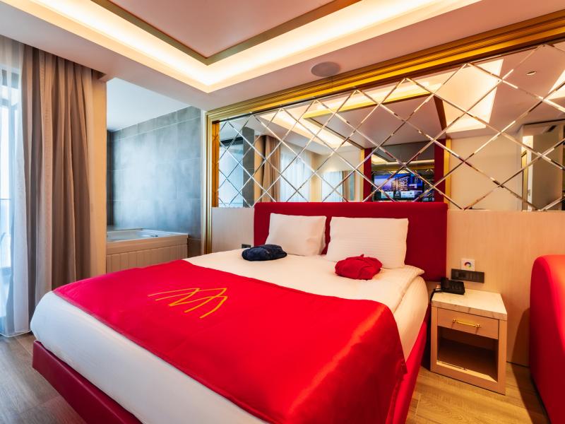 Granada Luxury Red (16+)
