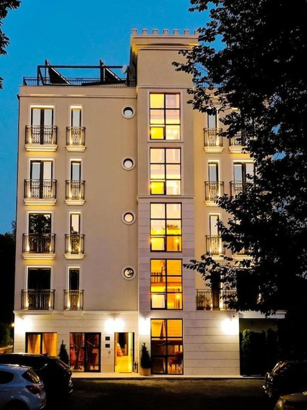 Hotel Plaza Lucice
