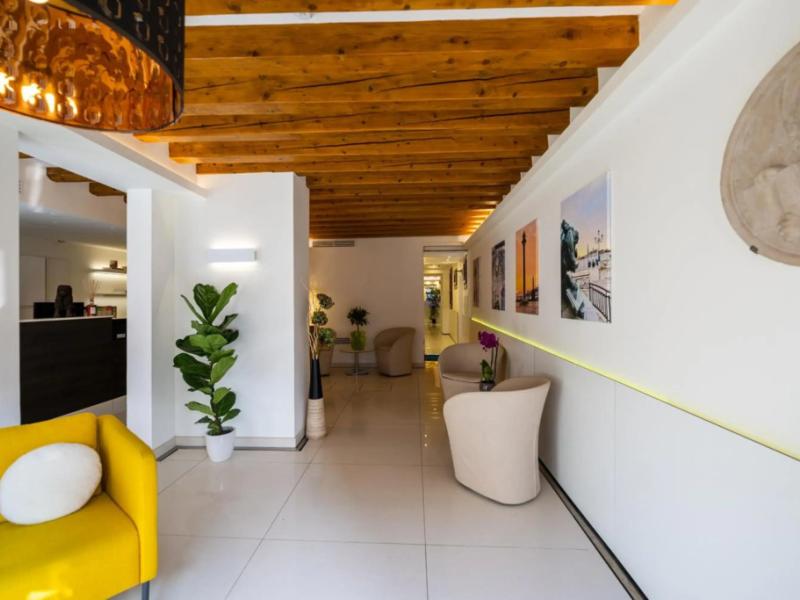 Leone Hotel