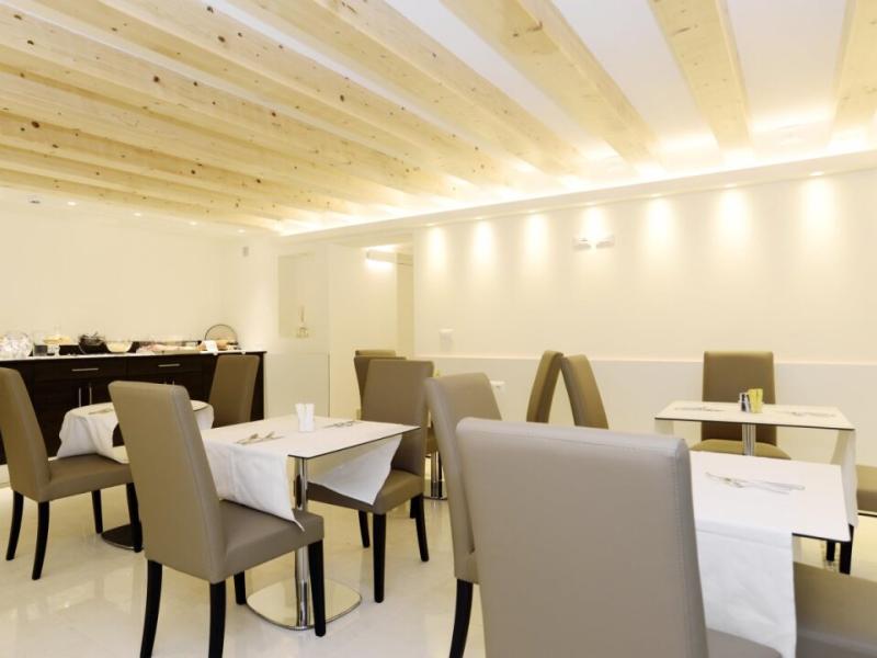 Leone Hotel